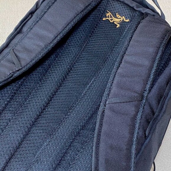 Unisex Arc'teryx Black 26L Backpack Bag - Picture 3 of 8